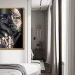 Cargar imagen en el visor de la galería, Cuadro Decorativo Black Woman 015 - Mujer Negra Africana con Dorado
