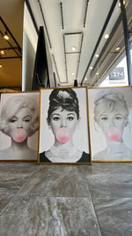 Cargar imagen en el visor de la galería, Set Cuadros Decorativos Bubble Gum 006 Marilyn, Audrey y Brigitte
