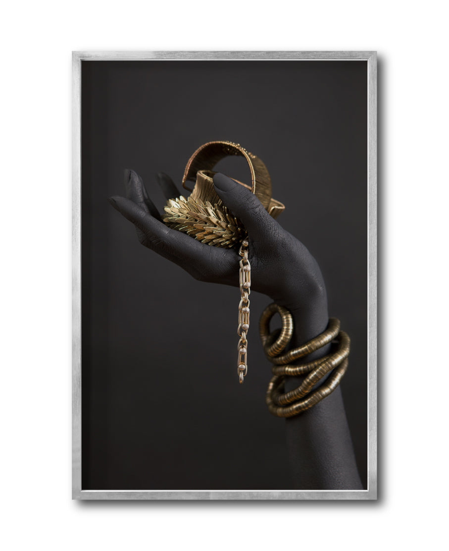 Cuadro Decorativo Black Woman 047 - Manos de Mujer Negra Africana con Joyas Doradas