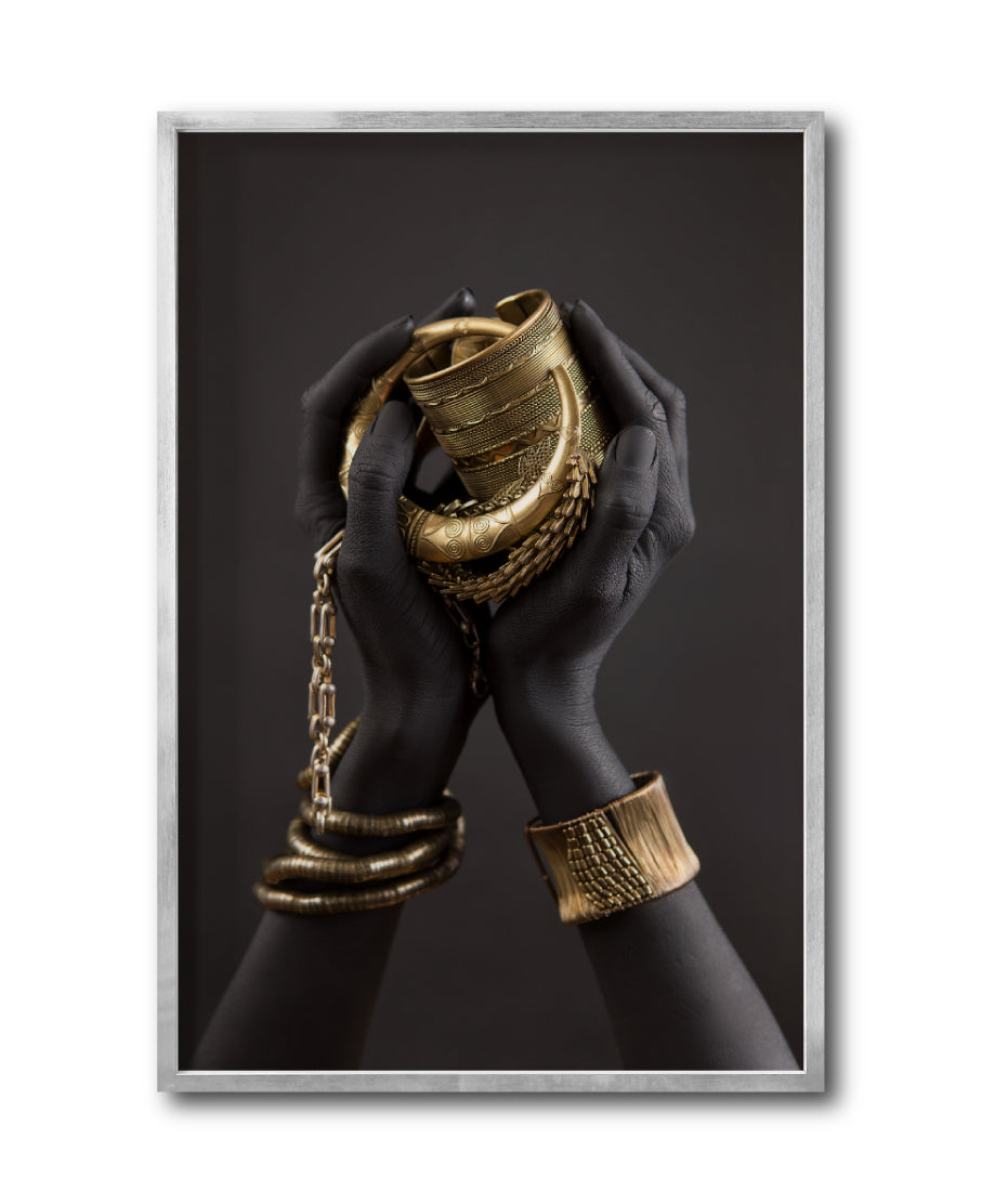 Cuadro Decorativo Black Woman 047 - Manos de Mujer Negra Africana con Joyas Doradas