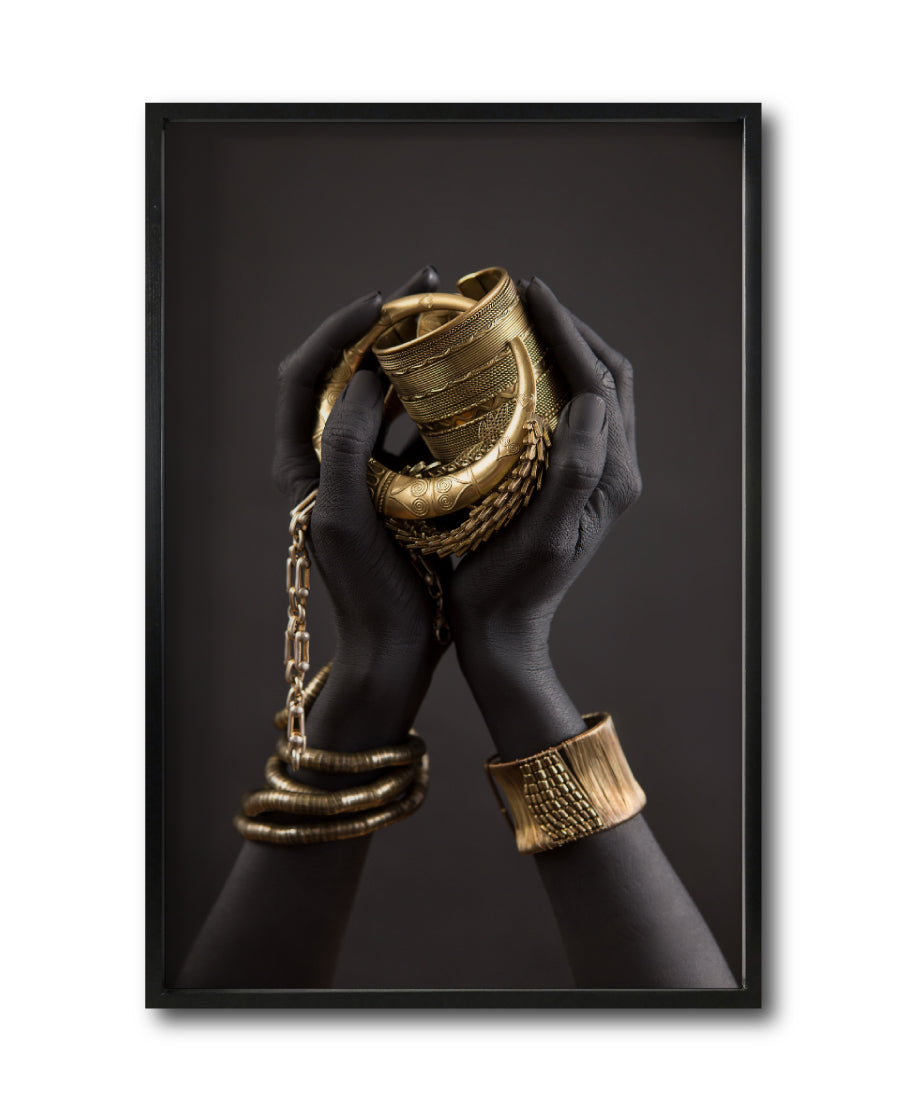 Cuadro Decorativo Black Woman 047 - Manos de Mujer Negra Africana con Joyas Doradas