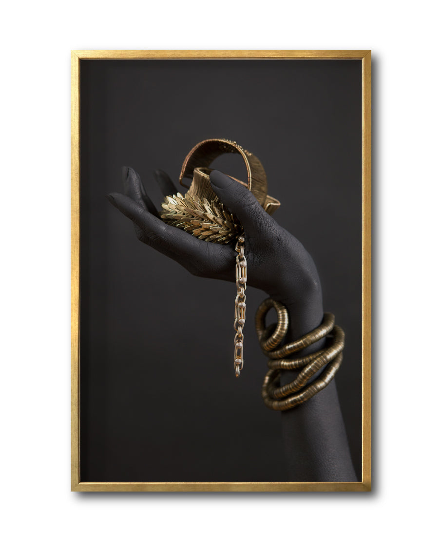 Cuadro Decorativo Black Woman 048 - Manos de Mujer Negra Africana con Joyas Doradas