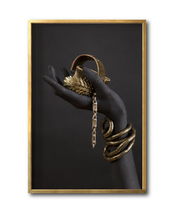 Cuadro Decorativo Black Woman 047 - Manos de Mujer Negra Africana con Joyas Doradas