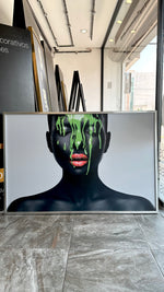 Cargar imagen en el visor de la galería, Cuadro Decorativo Black Woman 022 - Mujer Negra Africana con Pintura Verde en el Rostro
