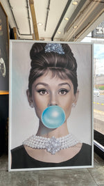 Cargar imagen en el visor de la galería, Cuadro Decorativo Bubble Gum 002 Audrey Hepburn
