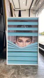 Cargar imagen en el visor de la galería, Cuadro Decorativo Bubble Gum 010 Audrey Hepburn Blinds
