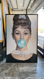 Cargar imagen en el visor de la galería, Cuadro Decorativo Bubble Gum 002 Audrey Hepburn
